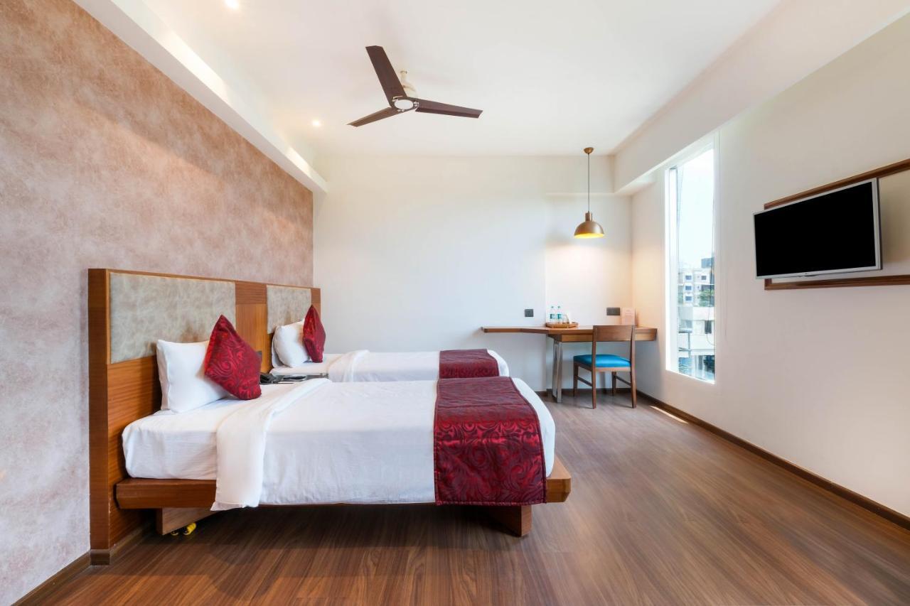7 Apple Hotel - Viman Nagar Pune Bagian luar foto