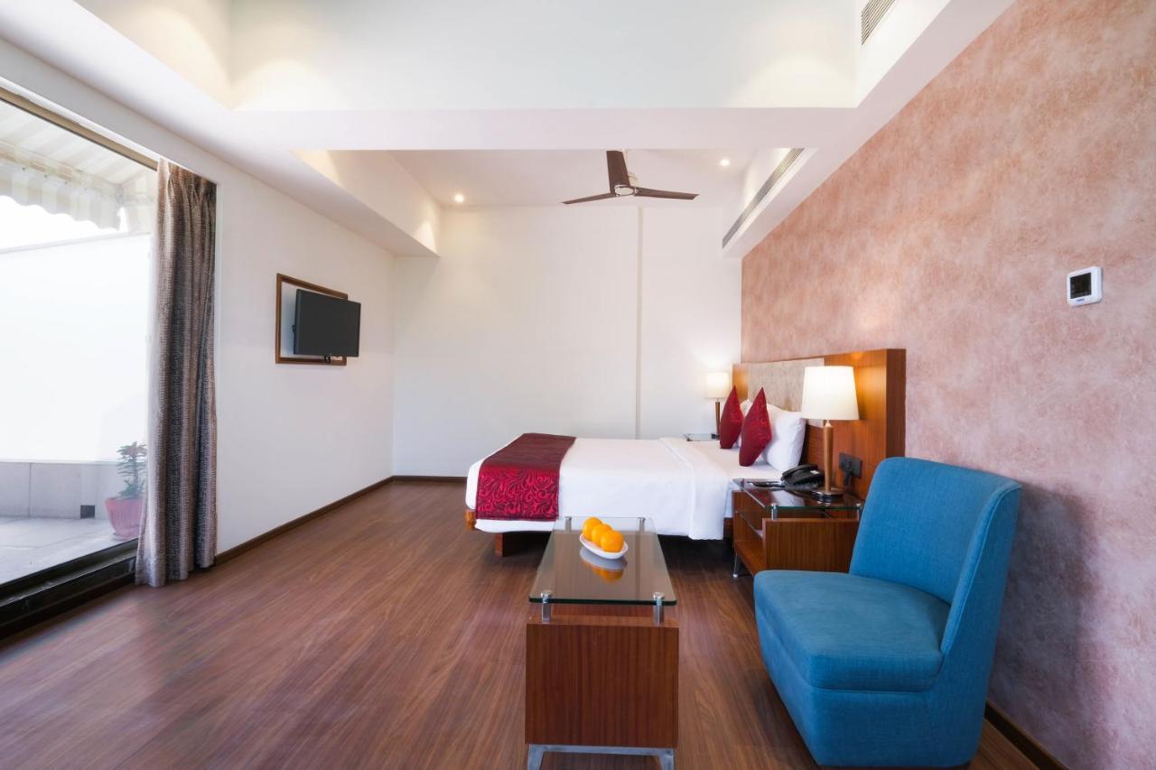 7 Apple Hotel - Viman Nagar Pune Bagian luar foto